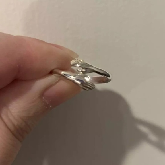 New 925 Sterling Silver Hugging Hands Ring - Picture 6 of 8